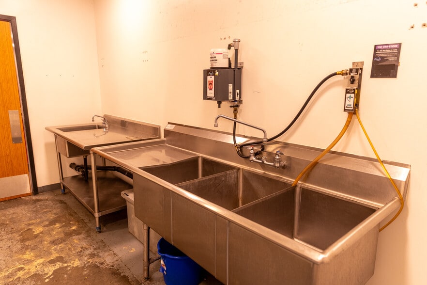 More Photos Of 255 S Willow St, Kenai Freestanding For Sale