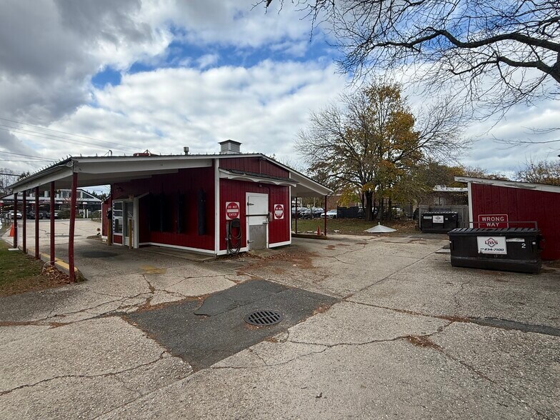 More Photos Of 295 Lake Ave, Saint James Convenience Store For Lease