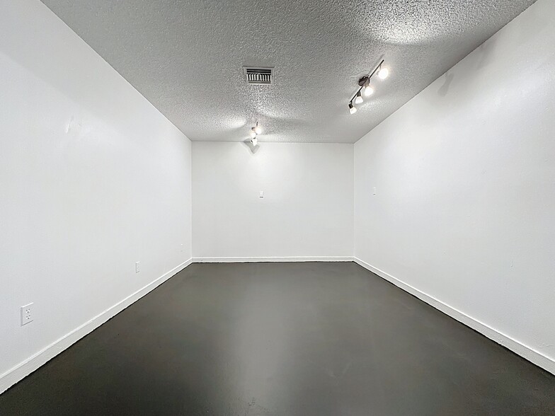 More Photos Of 2017 W Main St, Leesburg Office For Lease