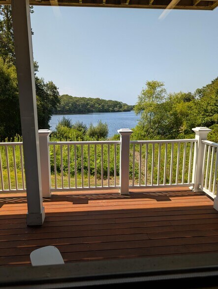 More Photos Of 1471 Iyannough Rd, Hyannis Office For Lease