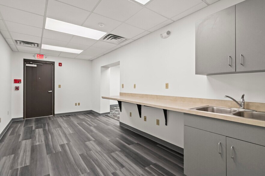More Photos Of 720 South Grand Ave W, Springfield Office For Sale