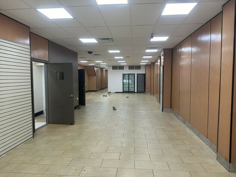 More Photos Of 429 8th St SE, Washington Storefront Retail Residential For Sale