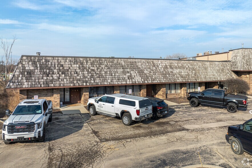 More Photos Of 14047 W Petronella Dr, Libertyville Office For Lease