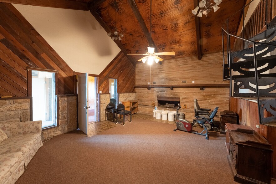 More Photos Of 1264 US Highway 281, Wichita Falls Service For Sale