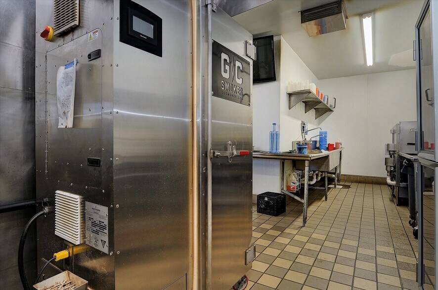 More Photos Of 720 E 50 Hwy, Salida Restaurant For Sale