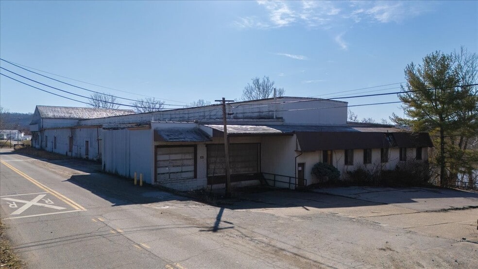 More Photos Of 828 Depot St, Parkersburg Warehouse For Sale