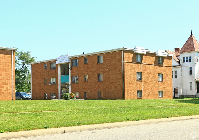 More Photos Of 1833-1845 E 31st St, Lorain Apartments For Sale