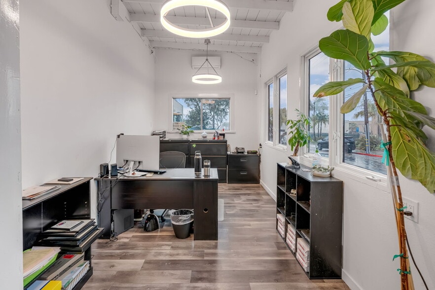 More Photos Of 2637 Saint Louis Ave, Signal Hill Warehouse For Sale