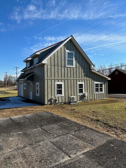 More Photos Of 2 Dark Hollow Rd, Pipersville Office For Lease