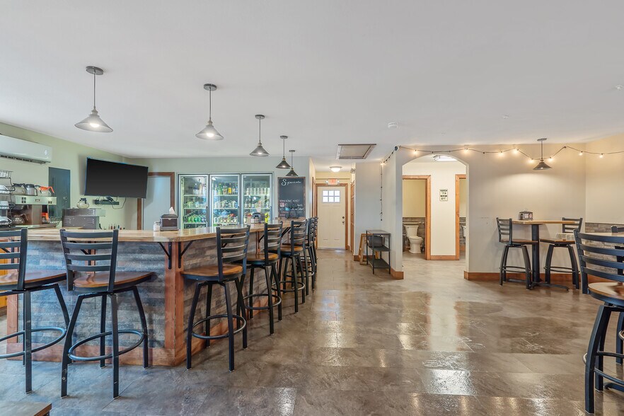 More Photos Of 2107 N Osceola Rd, Camden Service Station For Sale