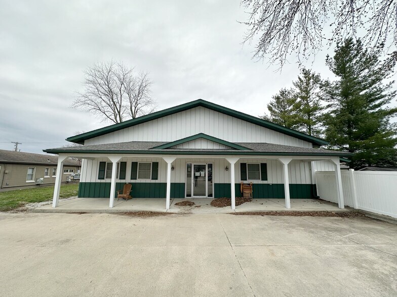 Primary Photo Of 411 N Long St, Tolono Medical For Sale