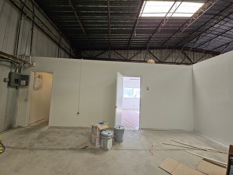 More Photos Of 3829 Rising Sun Rd, Bullhead City Distribution For Lease