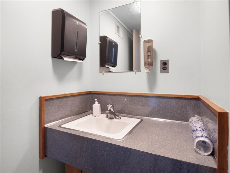 More Photos Of 5973 Walworth Rd, Ontario Medical For Sale