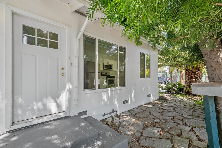 More Photos Of 8710 Sherwood Dr, West Hollywood Multifamily For Sale