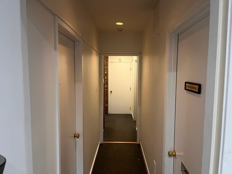 More Photos Of 775 S 23rd St S, Arlington Office For Sale