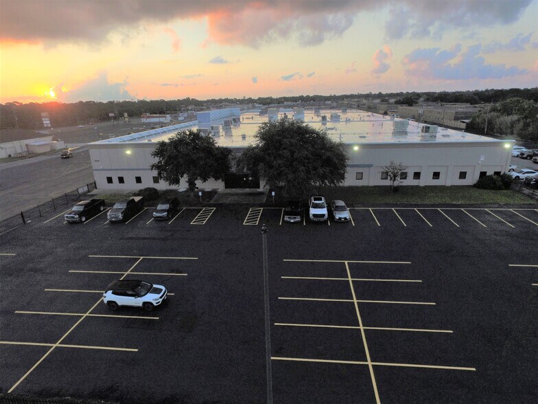 More Photos Of 3719-3931 N Twin City Hwy, Port Arthur Storefront Retail Office For Lease