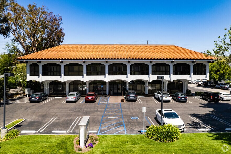 More Photos Of 2277 Townsgate Rd, Westlake Village Office For Lease
