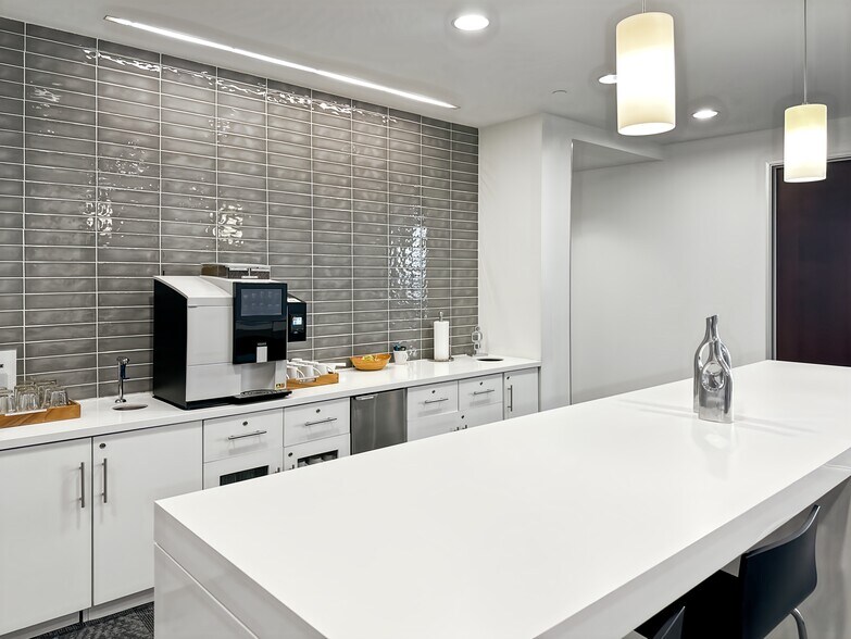 More Photos Of 11635 Ash St, Leawood Coworking Space