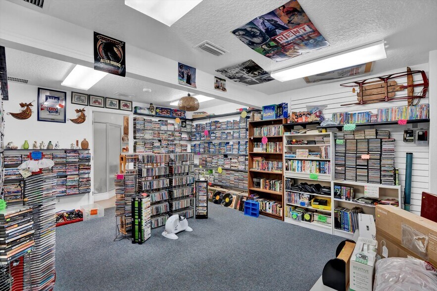 More Photos Of 3300 E Moody Blvd, Bunnell Light Manufacturing For Sale