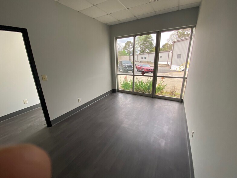 More Photos Of 4746 Sweden Rd, Charlotte Warehouse For Lease