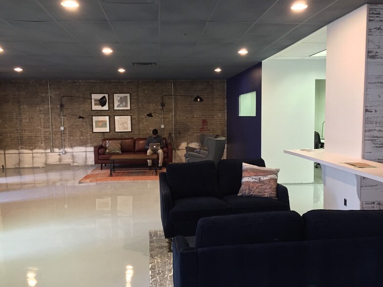 More Photos Of 14-16 Dekalb Ave, Brooklyn Loft Creative Space For Lease