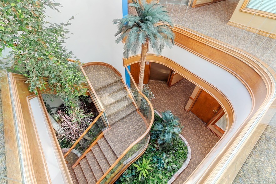 More Photos Of 22148 Sherman Way, Canoga Park Office For Lease