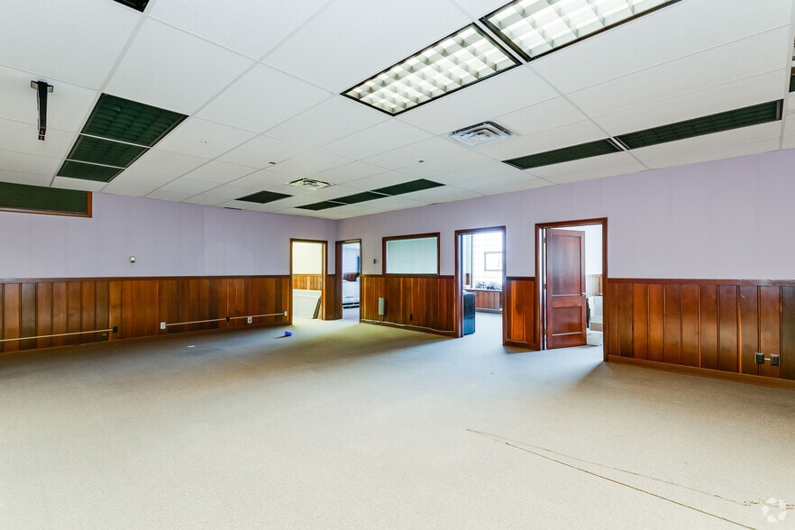 More Photos Of 705-709 N 2nd Ave, Dodge City Loft Creative Space For Lease