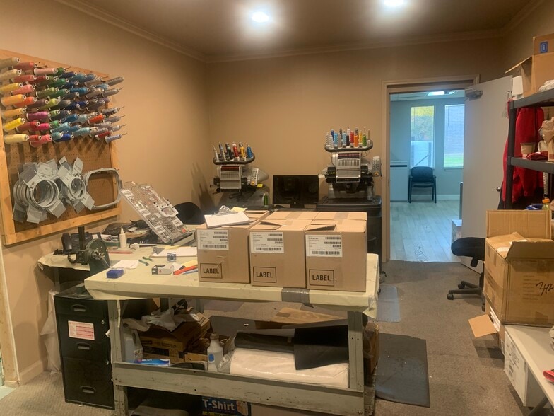 More Photos Of 35360 Forton Ct, Clinton Township Warehouse For Lease