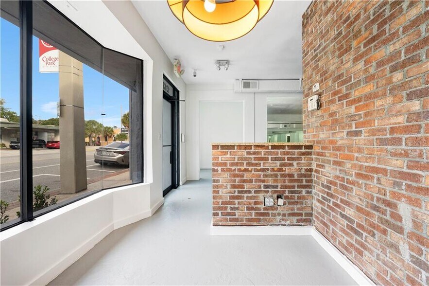 More Photos Of 1313 Edgewater Dr, Orlando Storefront For Lease