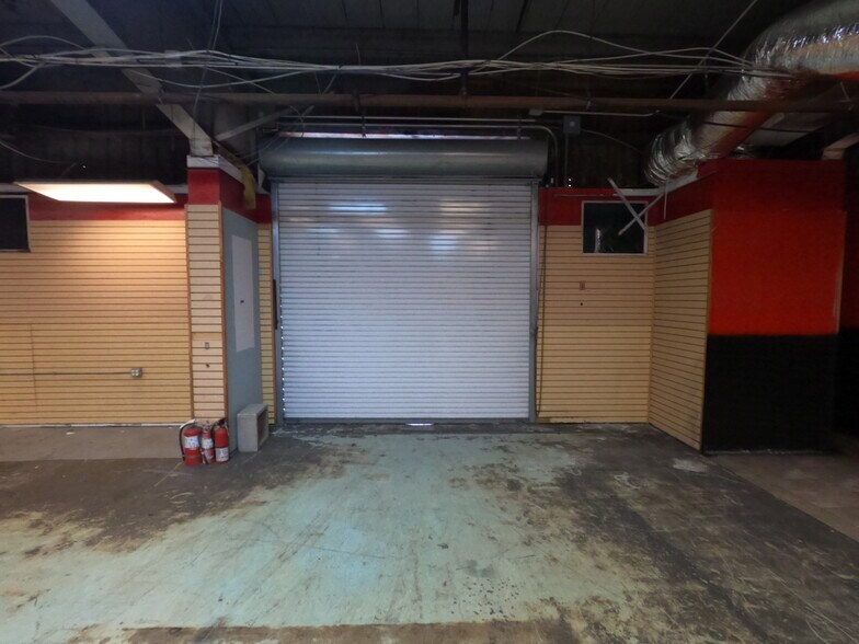 More Photos Of 7685 Pines Blvd, Pembroke Pines Showroom For Lease