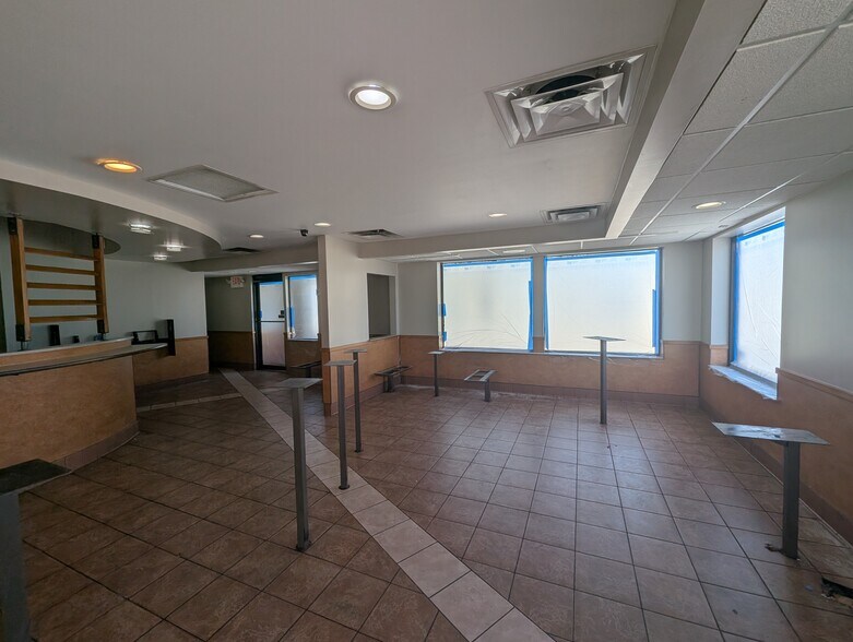 More Photos Of 816 E Front St, Traverse City Fast Food For Lease