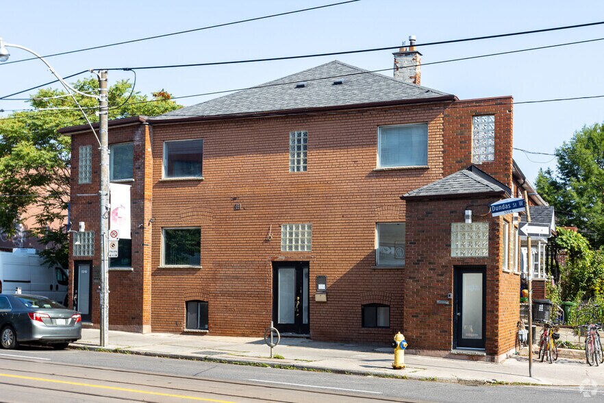 Primary Photo Of 1304-1310 Dundas St W, Toronto Office For Sale