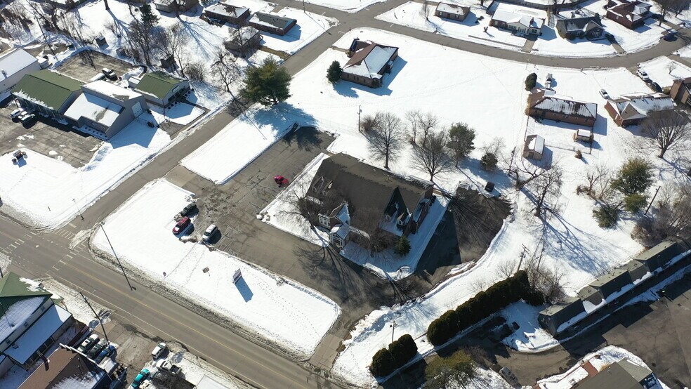 More Photos Of 1701 Spring St, Jeffersonville Medical For Sale