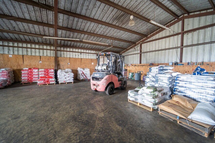 More Photos Of 610 E End St, Goliad General Retail For Sale