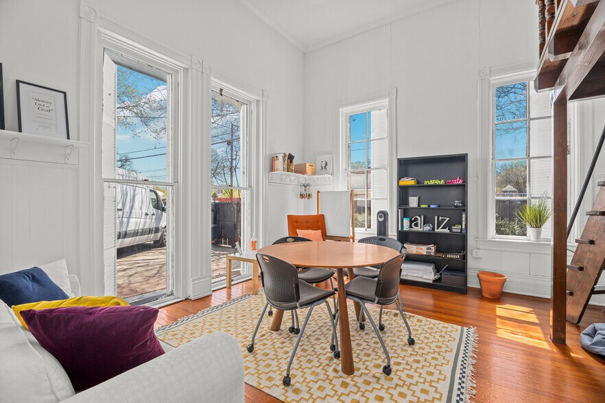 More Photos Of 1002 N Flores St, San Antonio Loft Creative Space For Lease