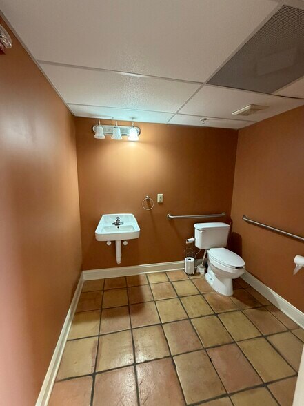 More Photos Of 327 Main St, Greenwood Office For Lease
