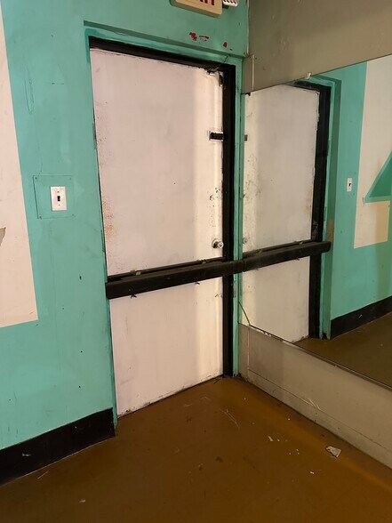 More Photos Of 1192 Yorkship Sq, Camden Storefront Retail Residential For Lease