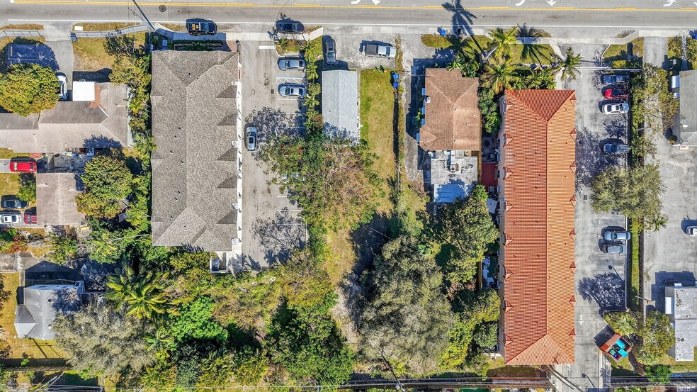 More Photos Of 2322 Johnson St, Hollywood Apartments For Sale