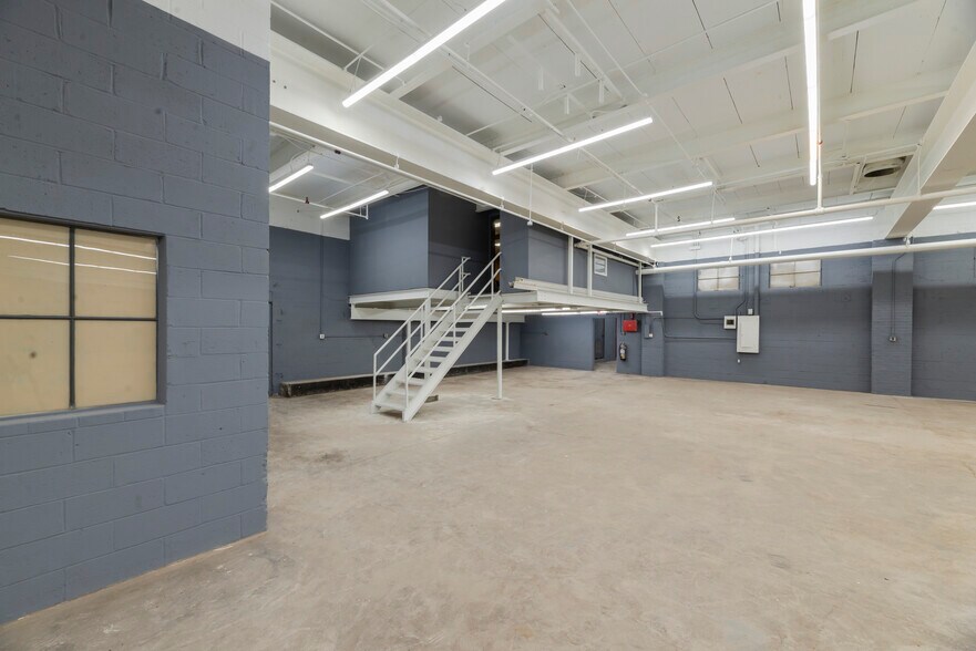 More Photos Of 415 14th St, Carlstadt Warehouse For Lease