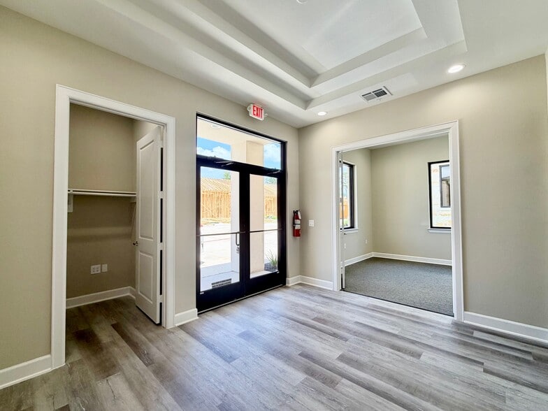 More Photos Of 350 Grand Link Dr, Conroe Medical For Lease