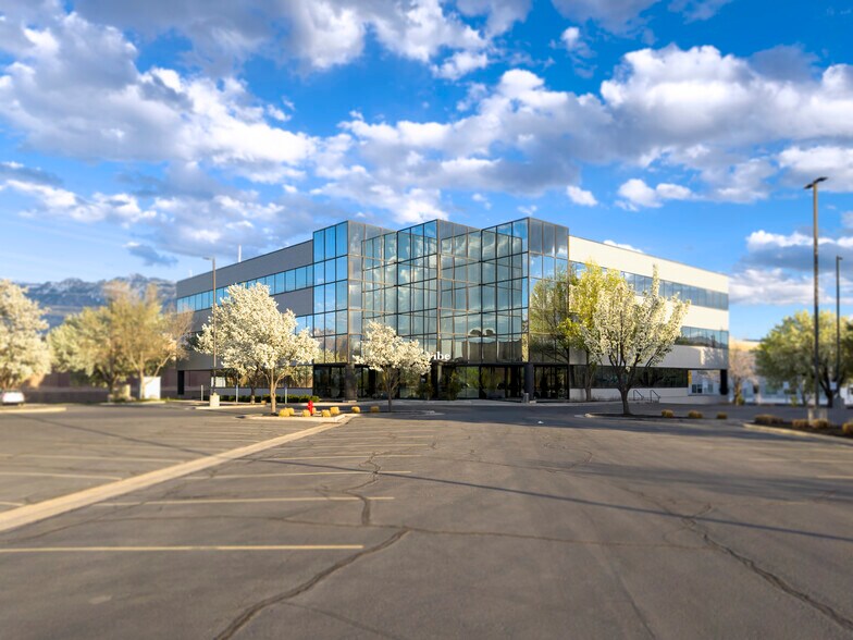 More Photos Of 10542 S Jordan Gtwy, South Jordan Loft Creative Space For Lease