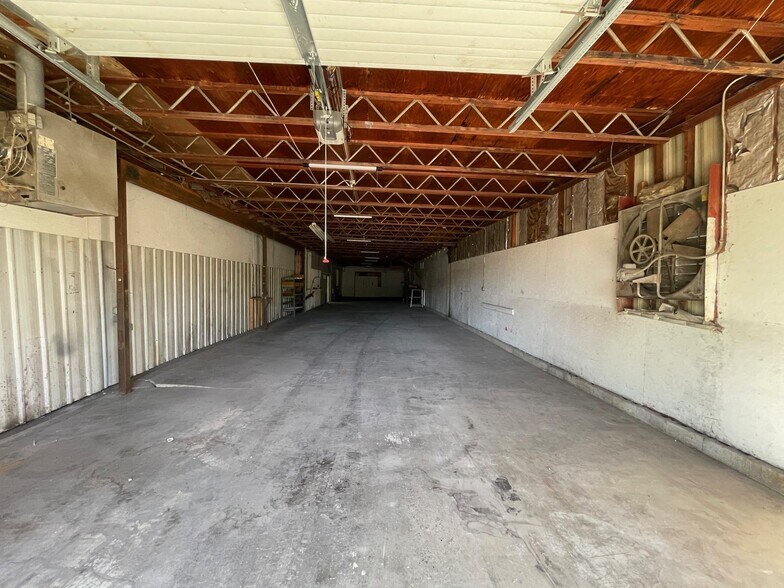 More Photos Of 105 N 9th Ave, Evansville Warehouse For Sale