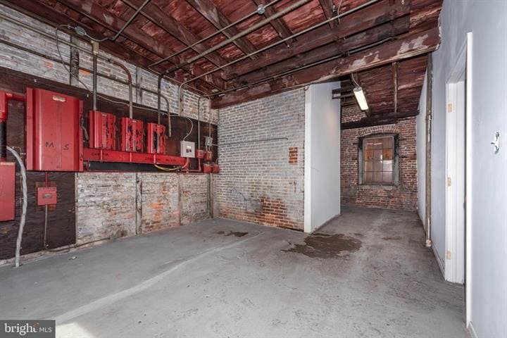 More Photos Of 242 S Dean St, Baltimore Warehouse For Lease