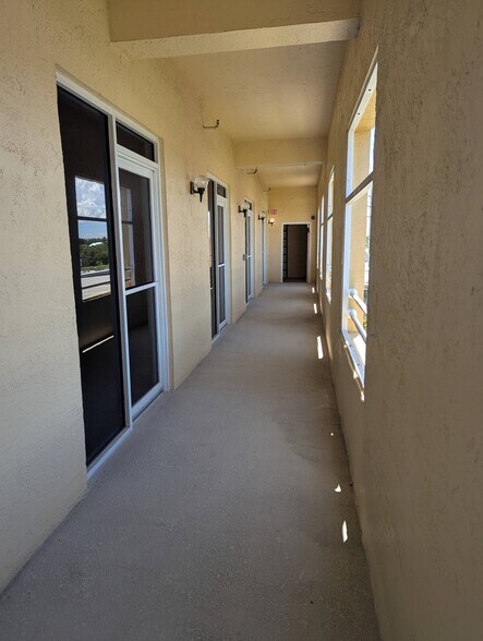 More Photos Of 701 NW Federal Hwy, Stuart Medical For Lease