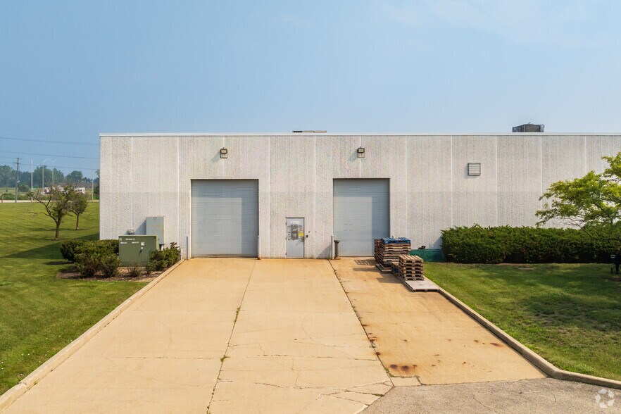 More Photos Of 1700 N Penny Ln, Schaumburg Manufacturing For Sale