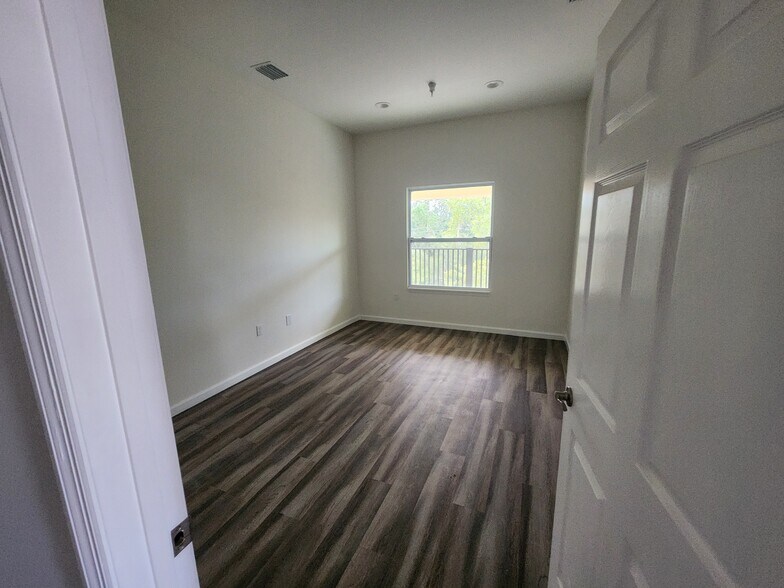 More Photos Of 2641 Fruitville Rd 0, Sarasota Medical For Sale