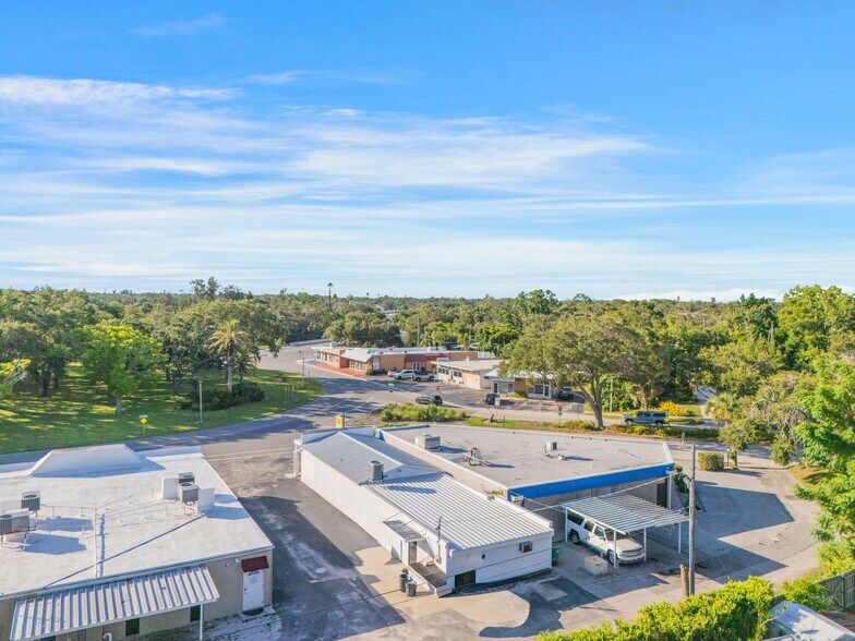 More Photos Of 3160 Southgate Cir, Sarasota Freestanding For Sale