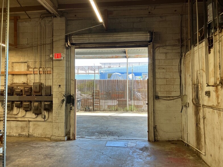 More Photos Of 2914 Poplar St, Oakland Manufacturing For Sale