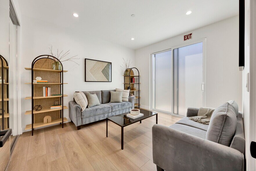 More Photos Of 7410 Denny Ave, Sun Valley Healthcare For Sale