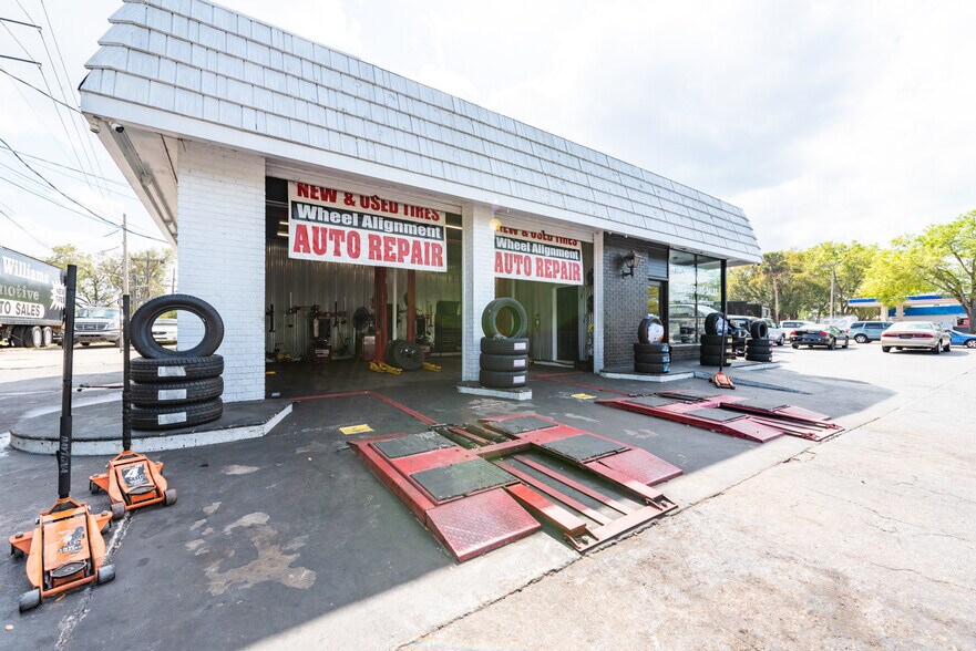 More Photos Of 2501 Sanford Ave, Sanford Auto Repair For Sale